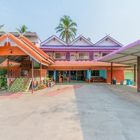 Oyo 712 Baandin Resort Phetchaburi Exterior foto
